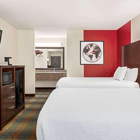 Ramada By Wyndham San Antonio Near Seaworld - Lackland Afb Exterior photo