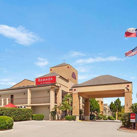 Ramada By Wyndham San Antonio Near Seaworld - Lackland Afb Exterior photo
