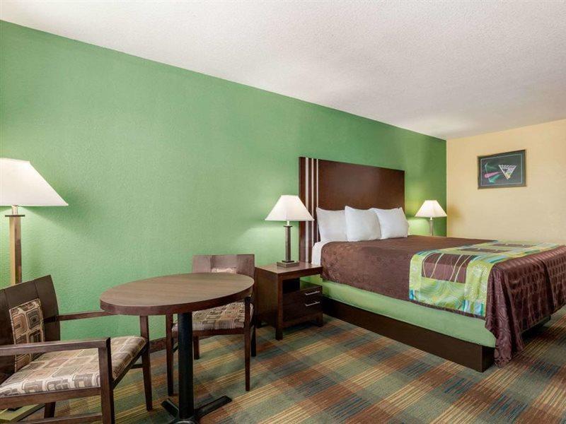 Ramada By Wyndham San Antonio Near Seaworld - Lackland Afb Exterior photo