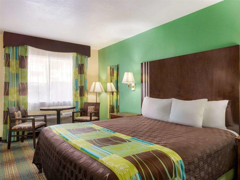 Ramada By Wyndham San Antonio Near Seaworld - Lackland Afb Exterior photo