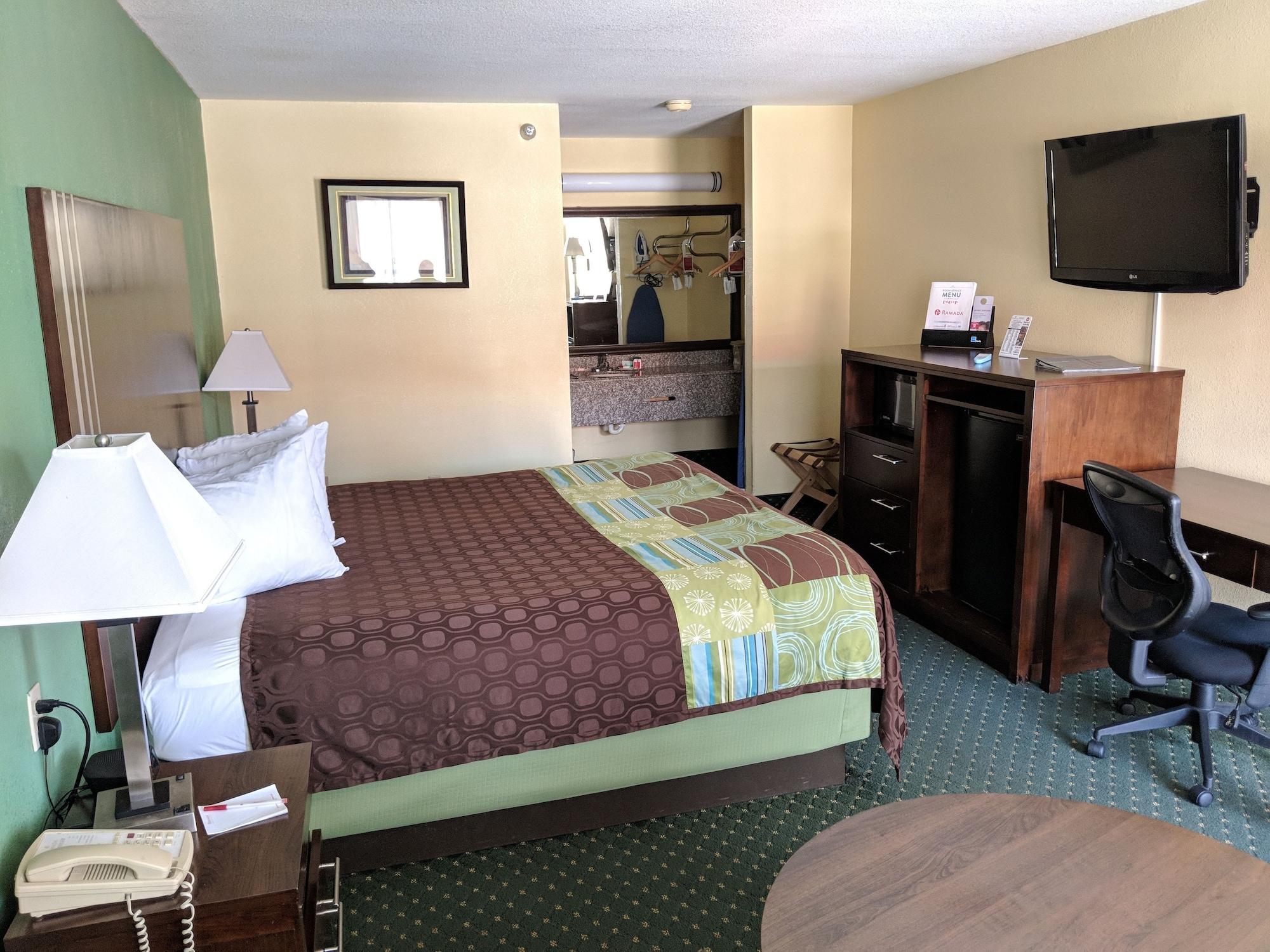 Ramada By Wyndham San Antonio Near Seaworld - Lackland Afb Exterior photo