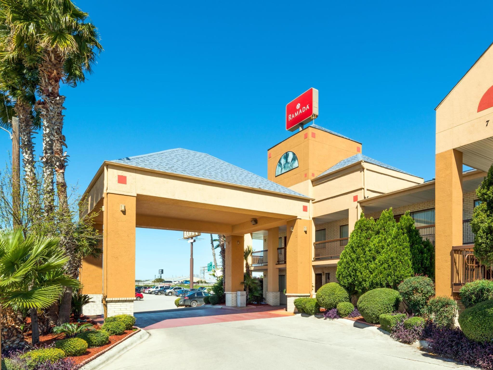 Ramada By Wyndham San Antonio Near Seaworld - Lackland Afb Exterior photo