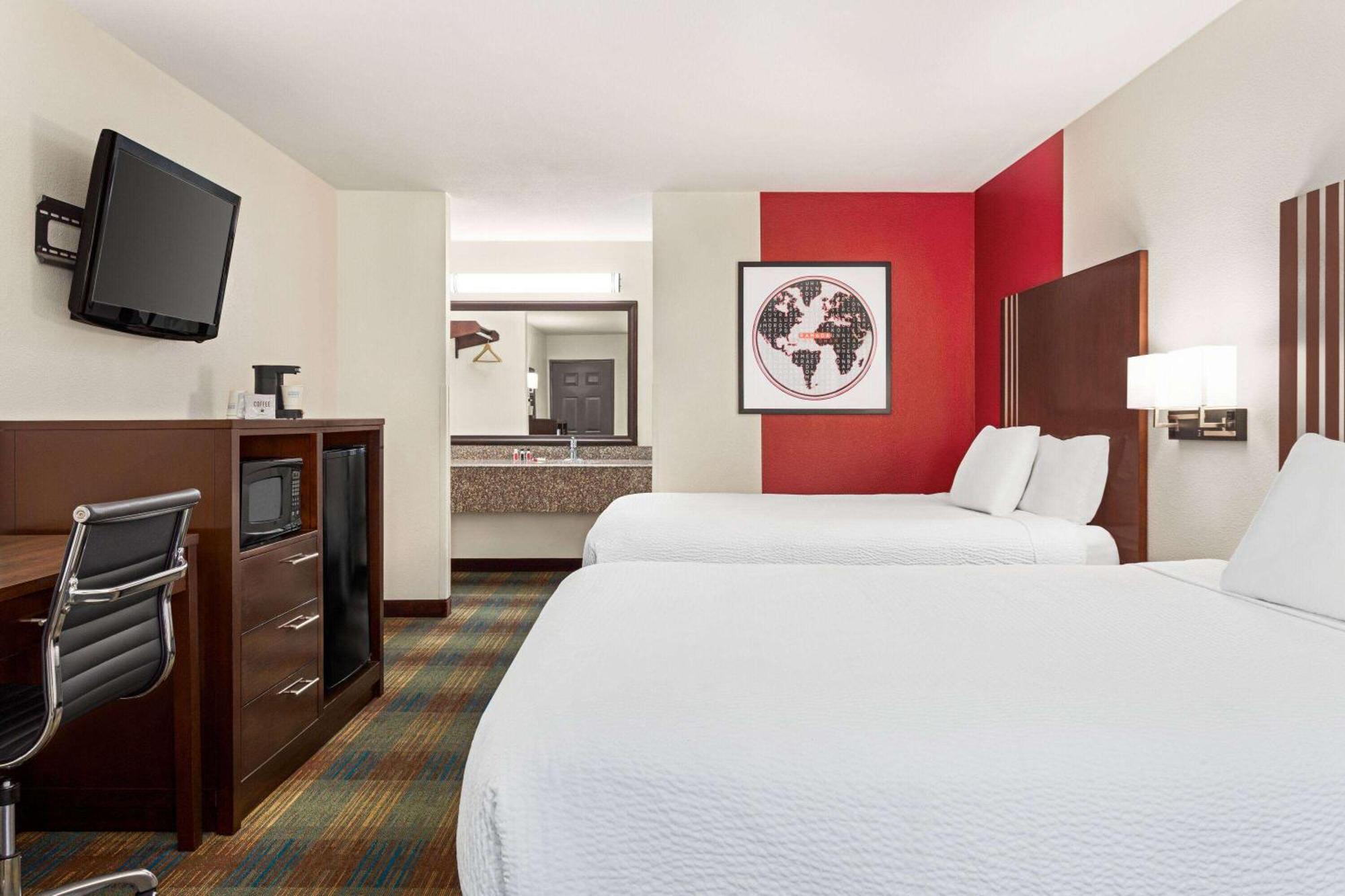 Ramada By Wyndham San Antonio Near Seaworld - Lackland Afb Exterior photo