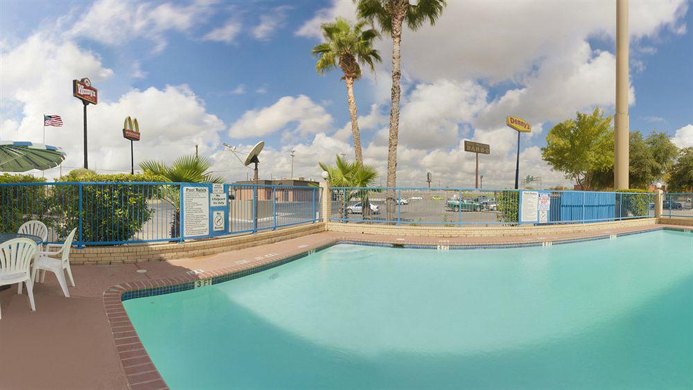Ramada By Wyndham San Antonio Near Seaworld - Lackland Afb Exterior photo